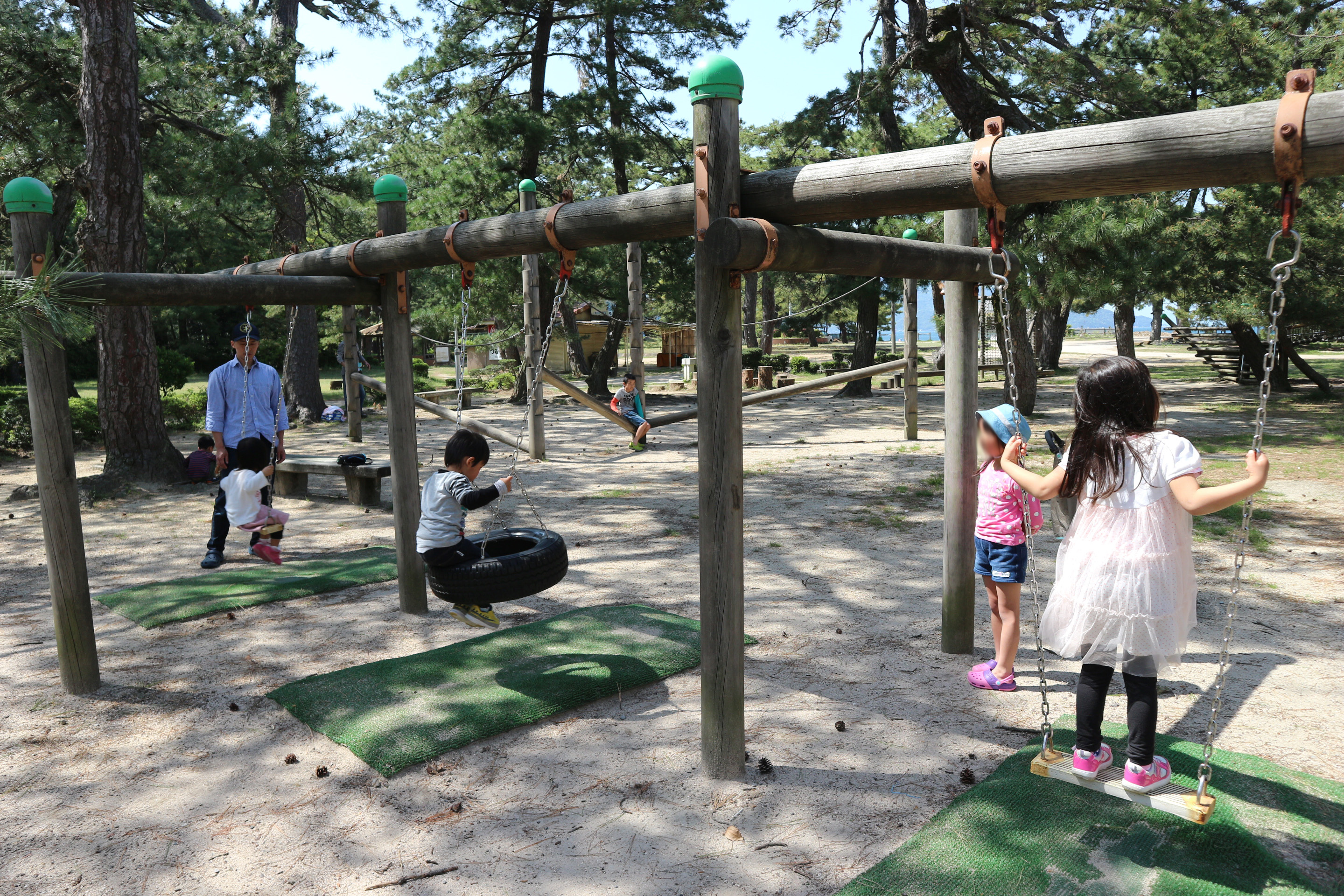 福井県敦賀市の名所 気比の松原 子供が遊べる遊具もありました